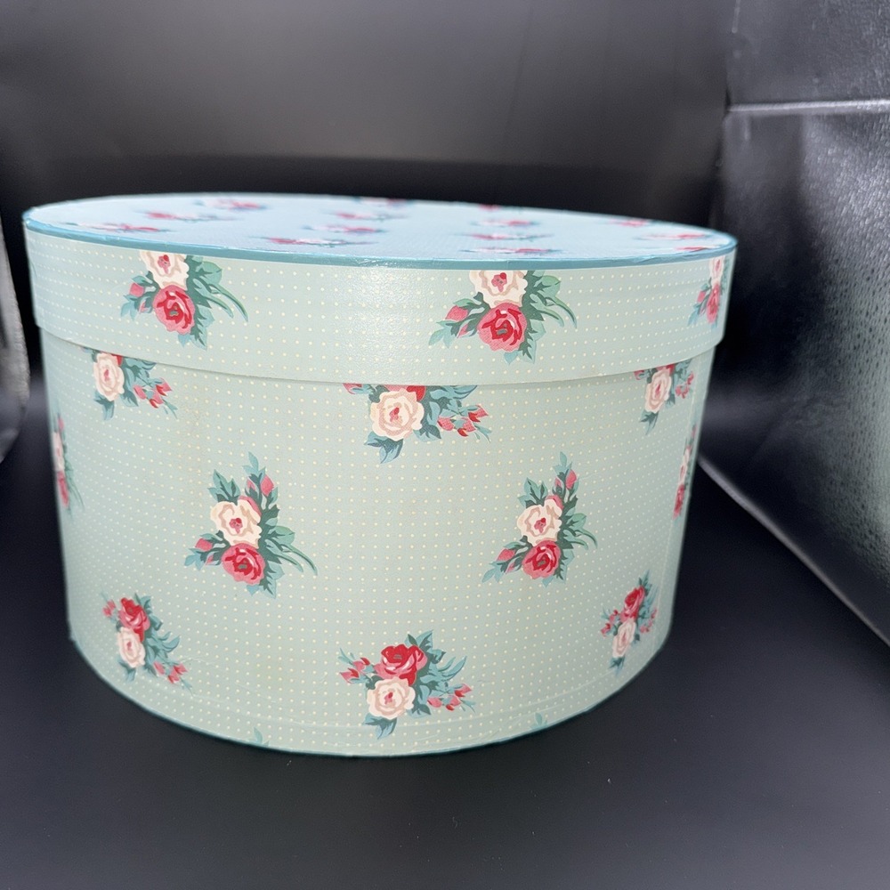 Vintage Style Floral Round Storage Hat Box – Shabby Chic / Cottagecore 1988